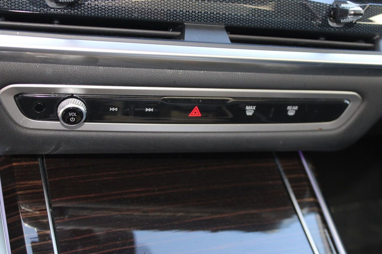 Used 2024 BMW X7 xDrive40i image 18