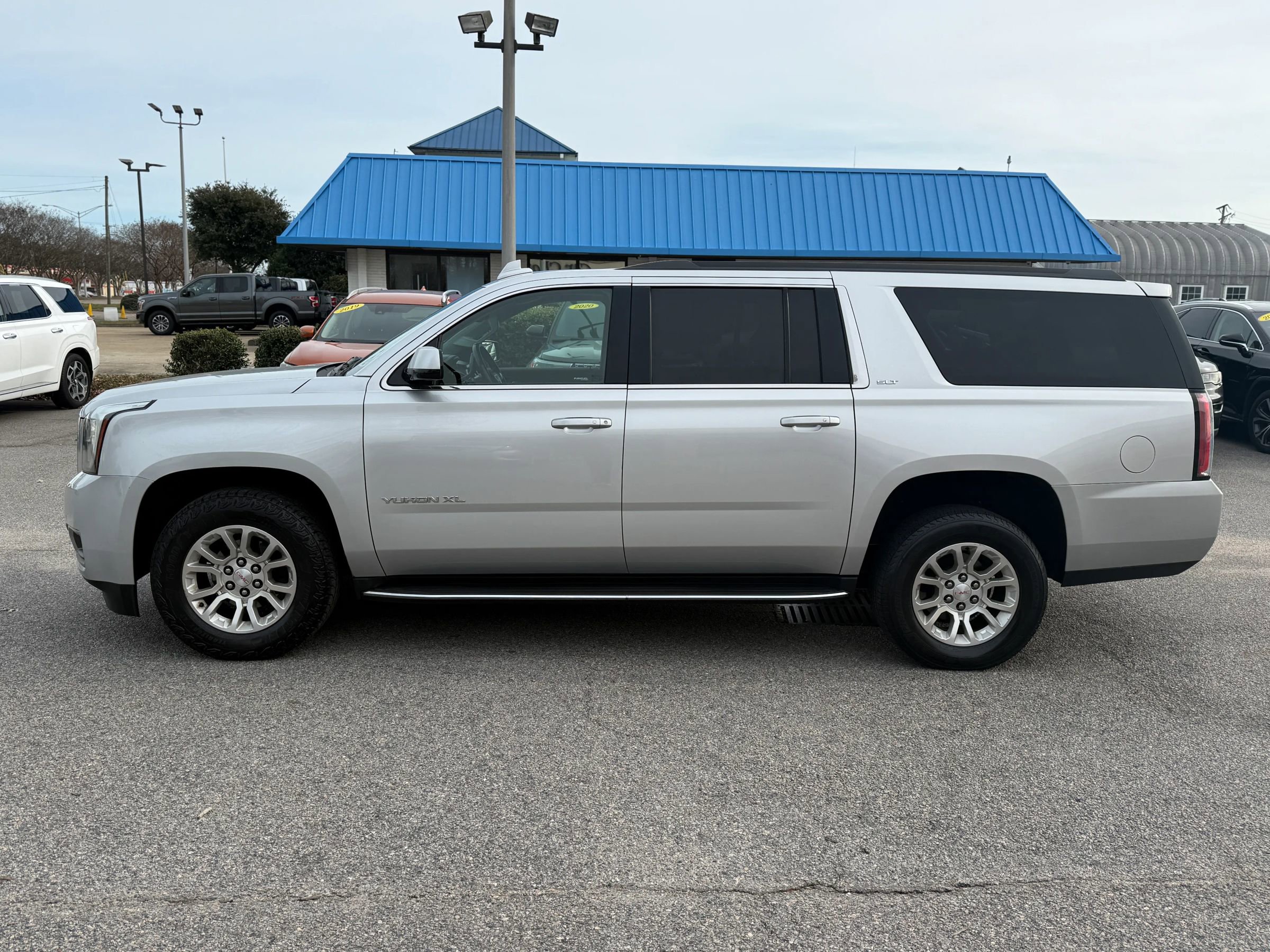 Used 2018 GMC Yukon XL SLT w/ Open Road Package image 2