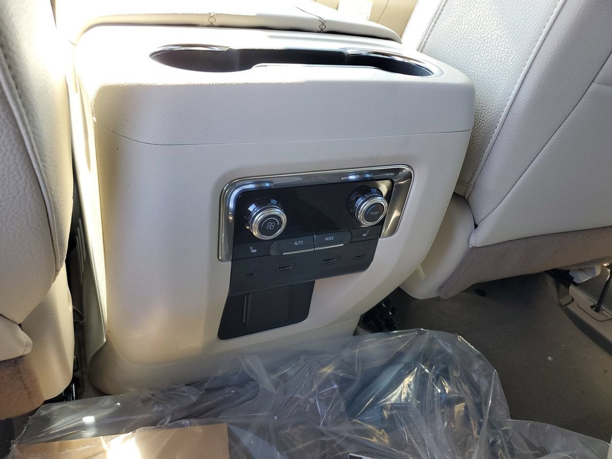New 2026 GMC Yukon XL Denali w/ Denali Reserve Package RWD image 16