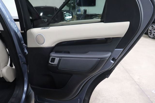 Used 2019 Land Rover Discovery SE image 18