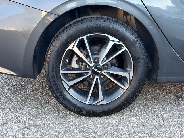 Certified 2024 Kia Forte LXS FWD image 12