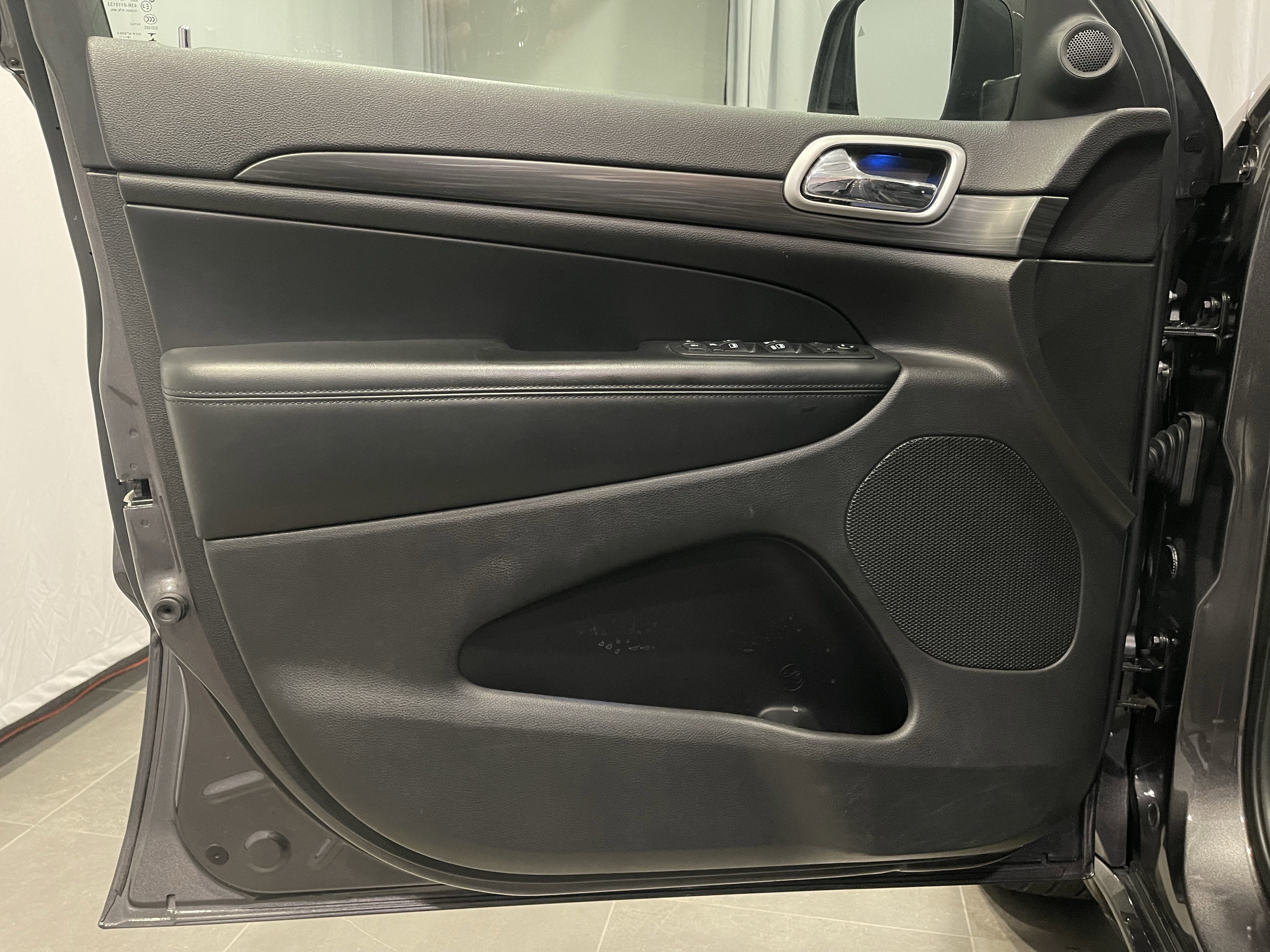 Used 2019 Jeep Grand Cherokee Altitude image 13