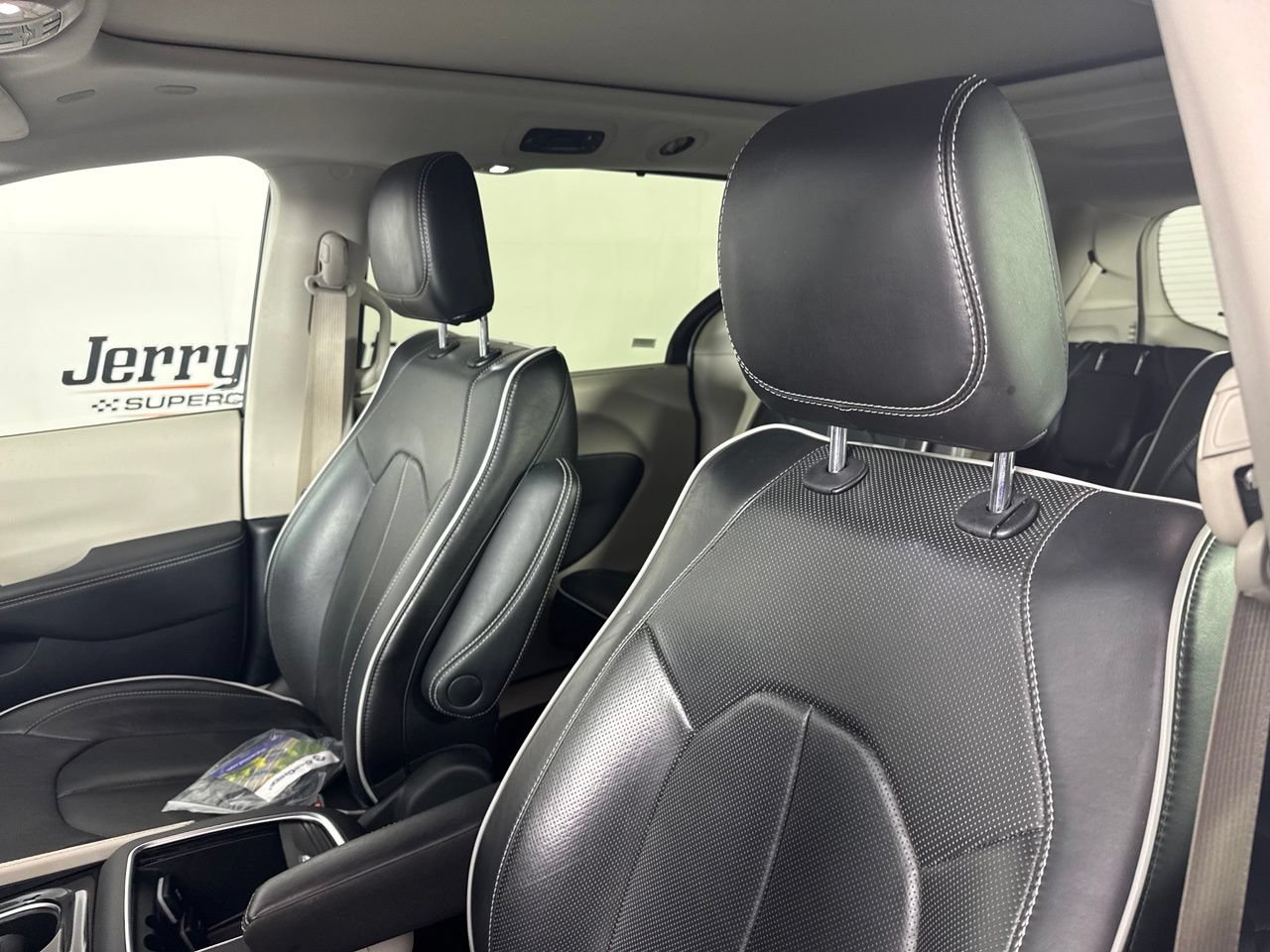 Used 2024 Chrysler Pacifica Limited FWD image 10