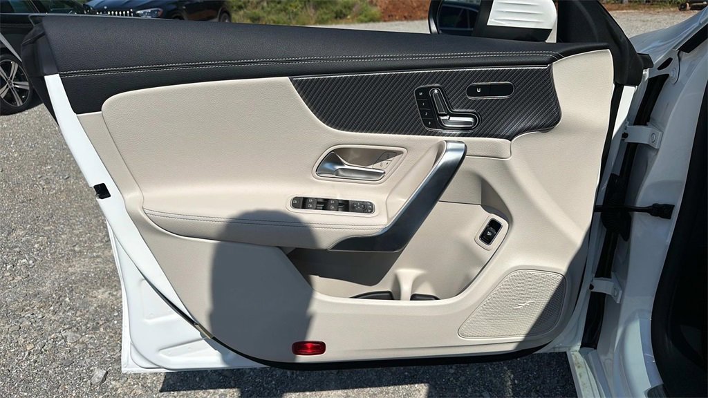 Used 2025 Mercedes-Benz CLA 250 image 11