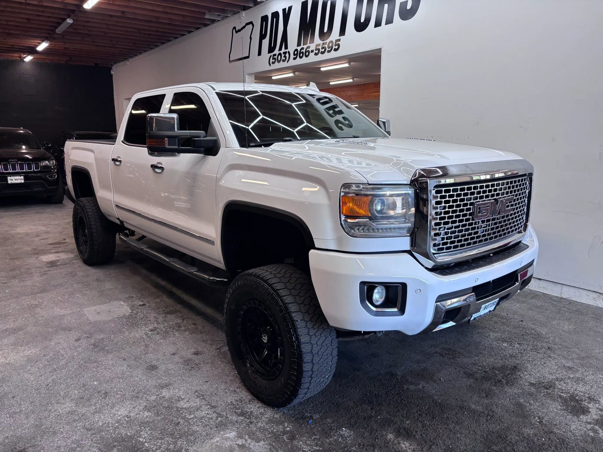Used 2016 GMC Sierra 2500 Denali w/ Duramax Plus Package AWD/4WD image 2