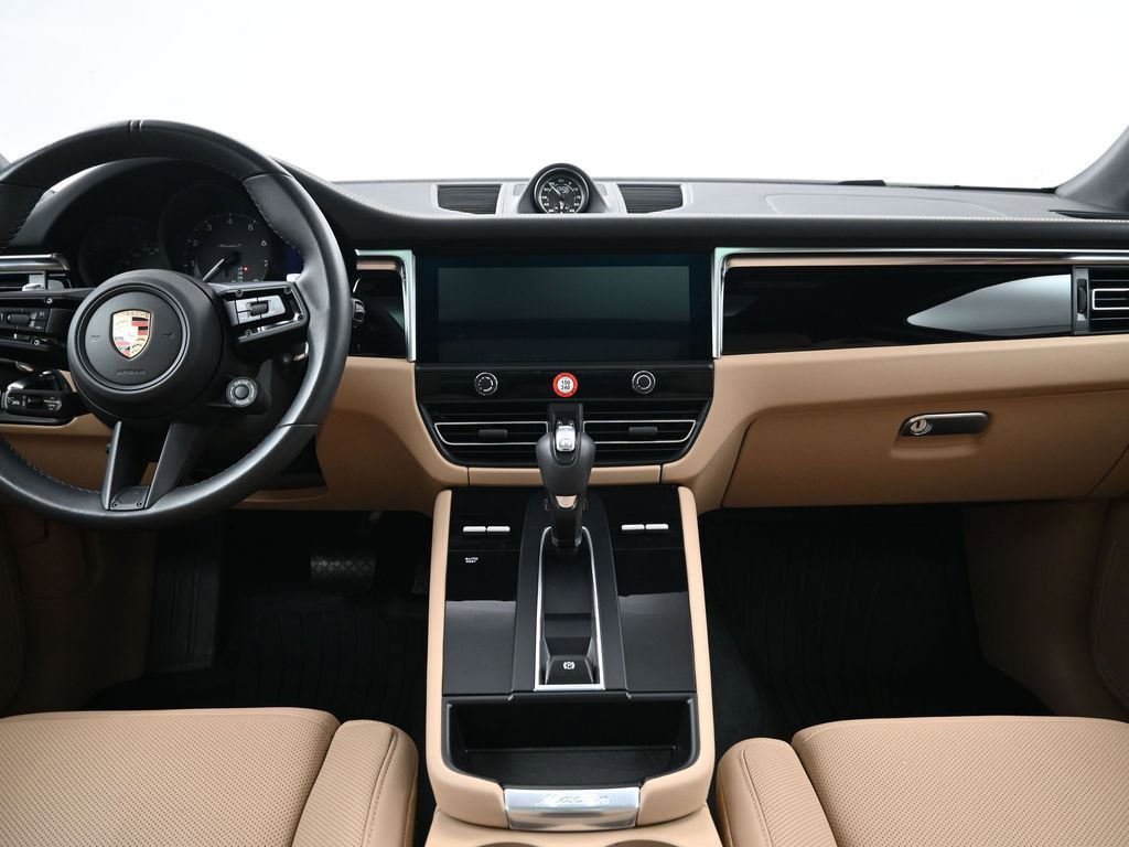 Certified 2023 Porsche Macan Turbo image 9