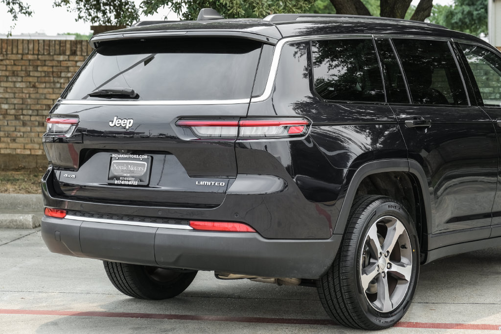 Used 2023 Jeep Grand Cherokee L Limited AWD/4WD image 16