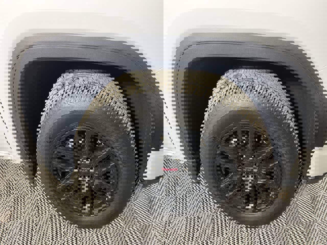 Used 2024 GMC Sierra 1500 Elevation image 10