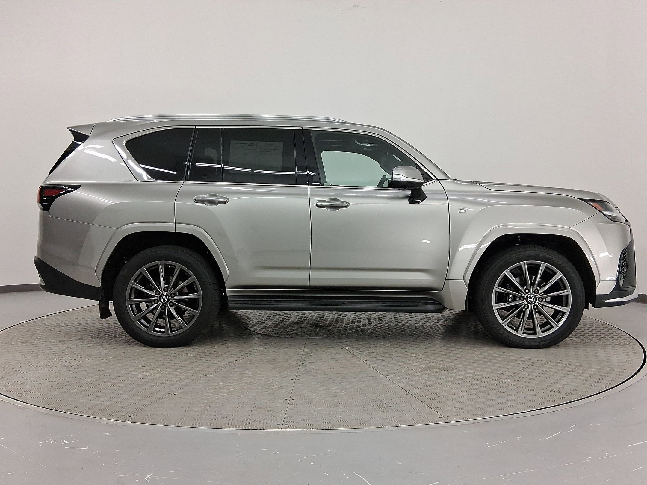 Used 2024 Lexus LX 600 F Sport image 8