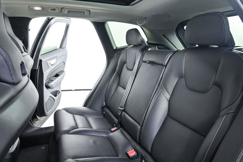 Certified 2023 Volvo XC60 B5 Ultimate AWD/4WD image 22