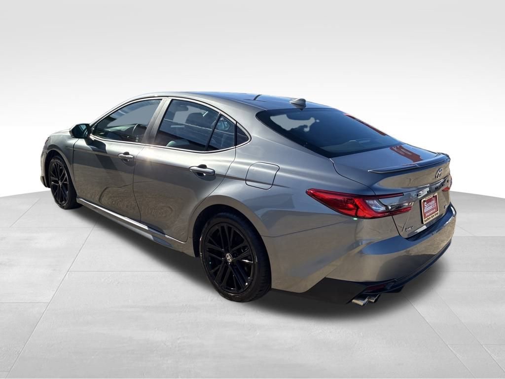 Used 2025 Toyota Camry SE image 3