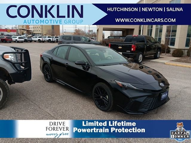 Used 2025 Toyota Camry SE image 1