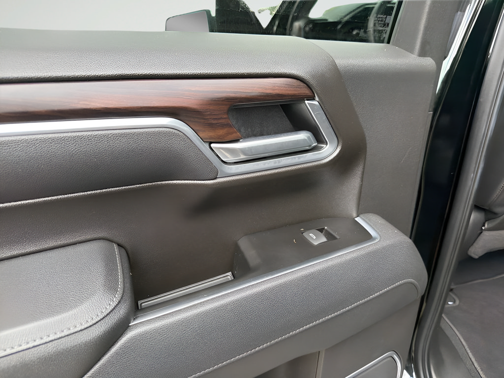 Used 2026 GMC Sierra 1500 SLT AWD/4WD image 19