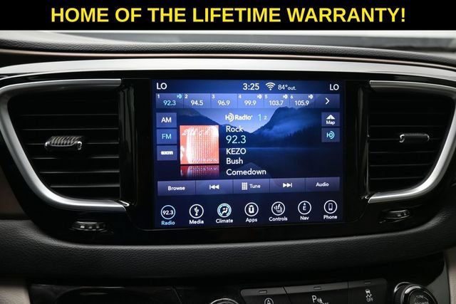 Used 2018 Chrysler Pacifica Touring-L Plus FWD image 23