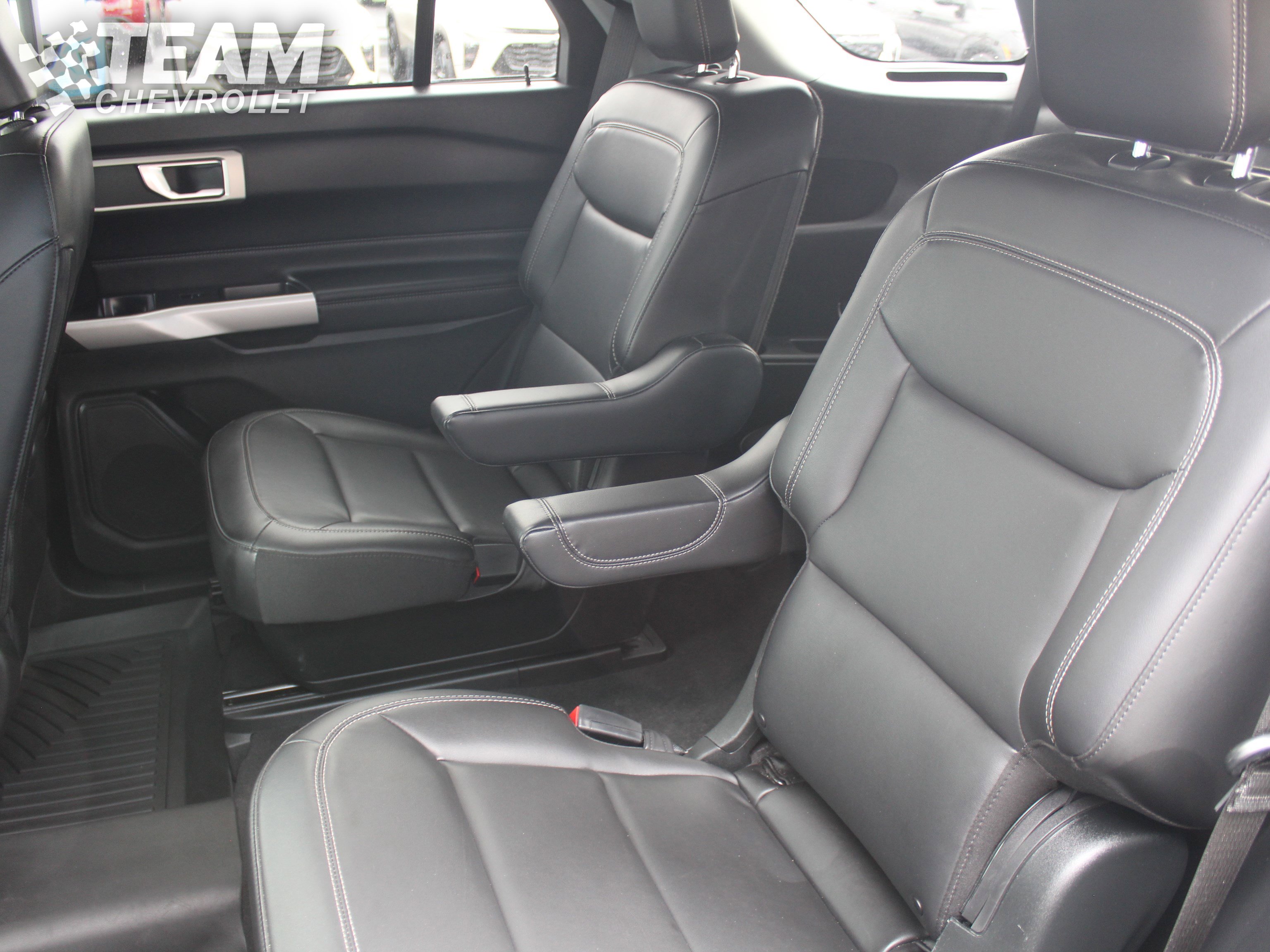 Used 2022 Ford Explorer XLT w/ Equipment Group 202A AWD/4WD image 21