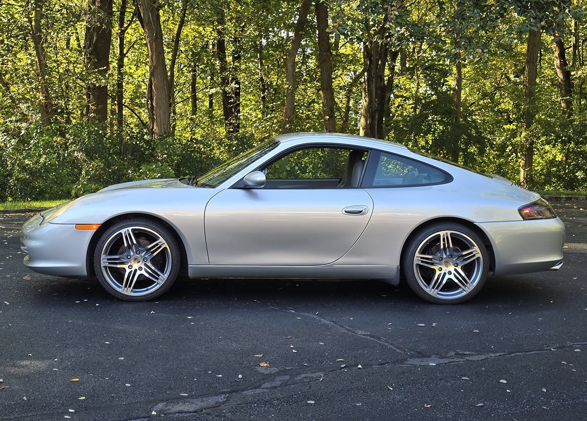 Used 2004 Porsche 911 Carrera 4S AWD/4WD image 2