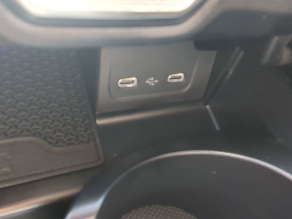 New 2025 Mercedes-Benz C 300 Sedan image 9