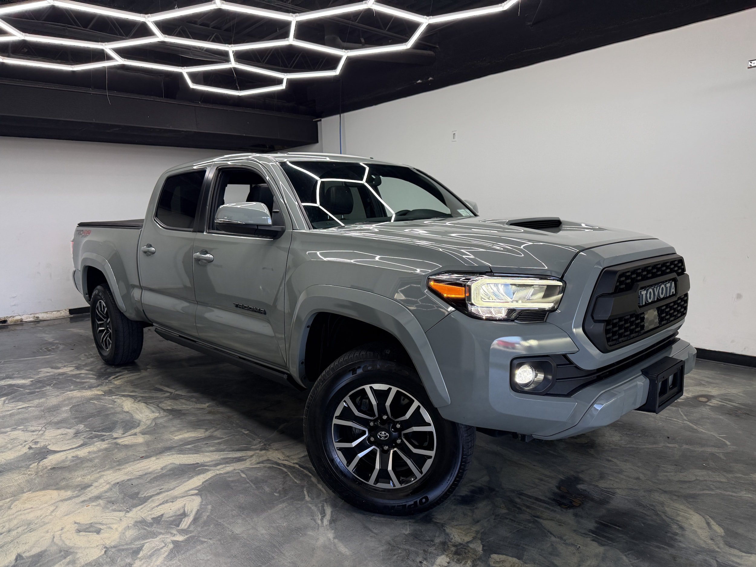 Used 2023 Toyota Tacoma TRD Sport w/ TRD Premium Sport Package AWD/4WD image 5