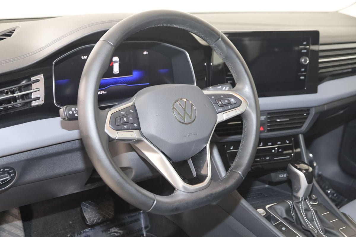 Used 2025 Volkswagen Jetta SE w/ Sunroof Package FWD image 6