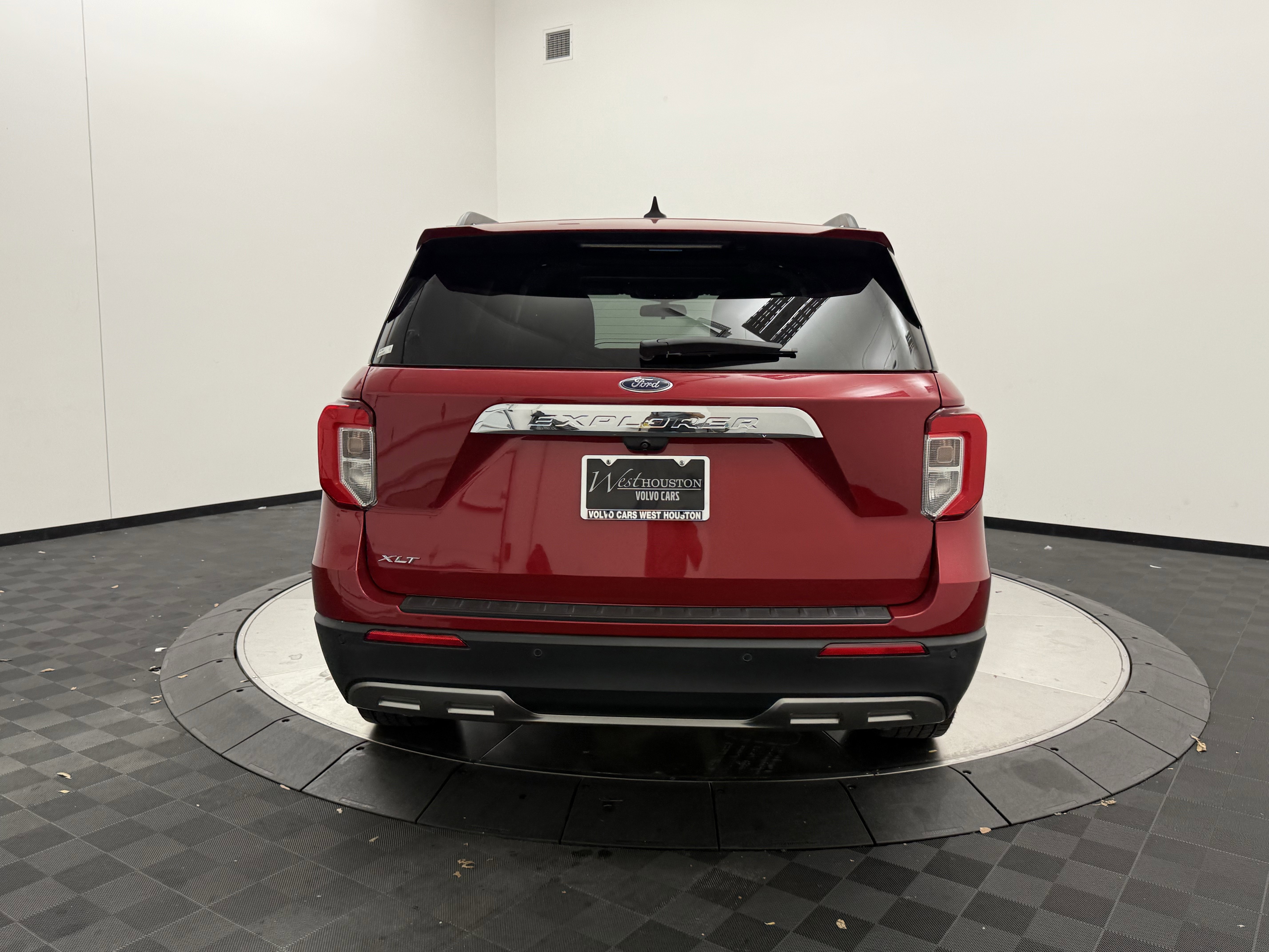 Used 2021 Ford Explorer XLT w/ Equipment Group 202A image 7