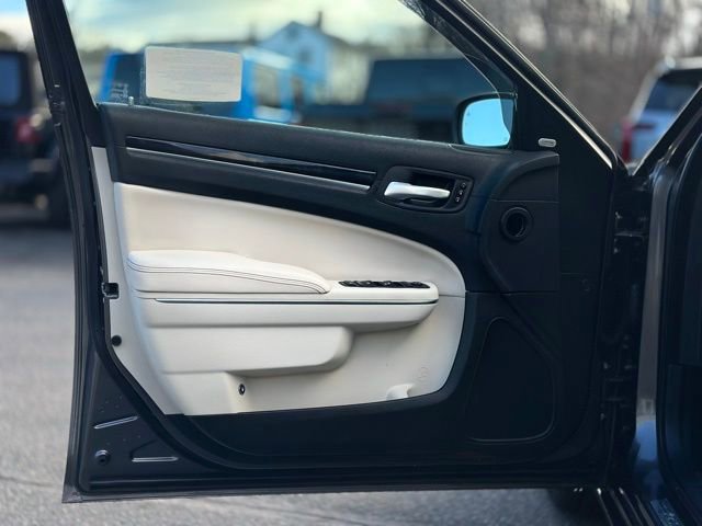 Used 2018 Chrysler 300 Limited w/ Safetytec Plus Group image 11