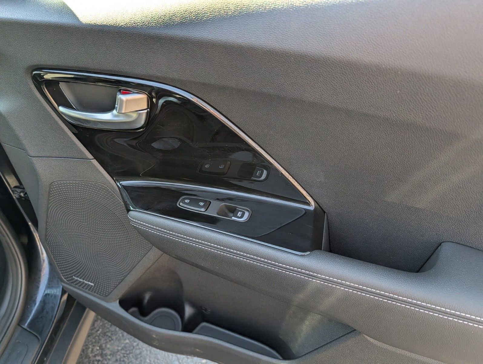 Used 2022 Kia Niro EX w/ Cold Weather Package image 26