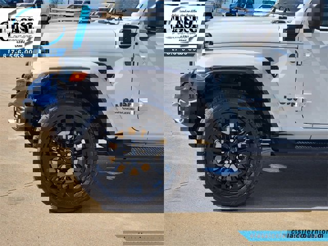 Used 2025 Jeep Wrangler Sahara image 11