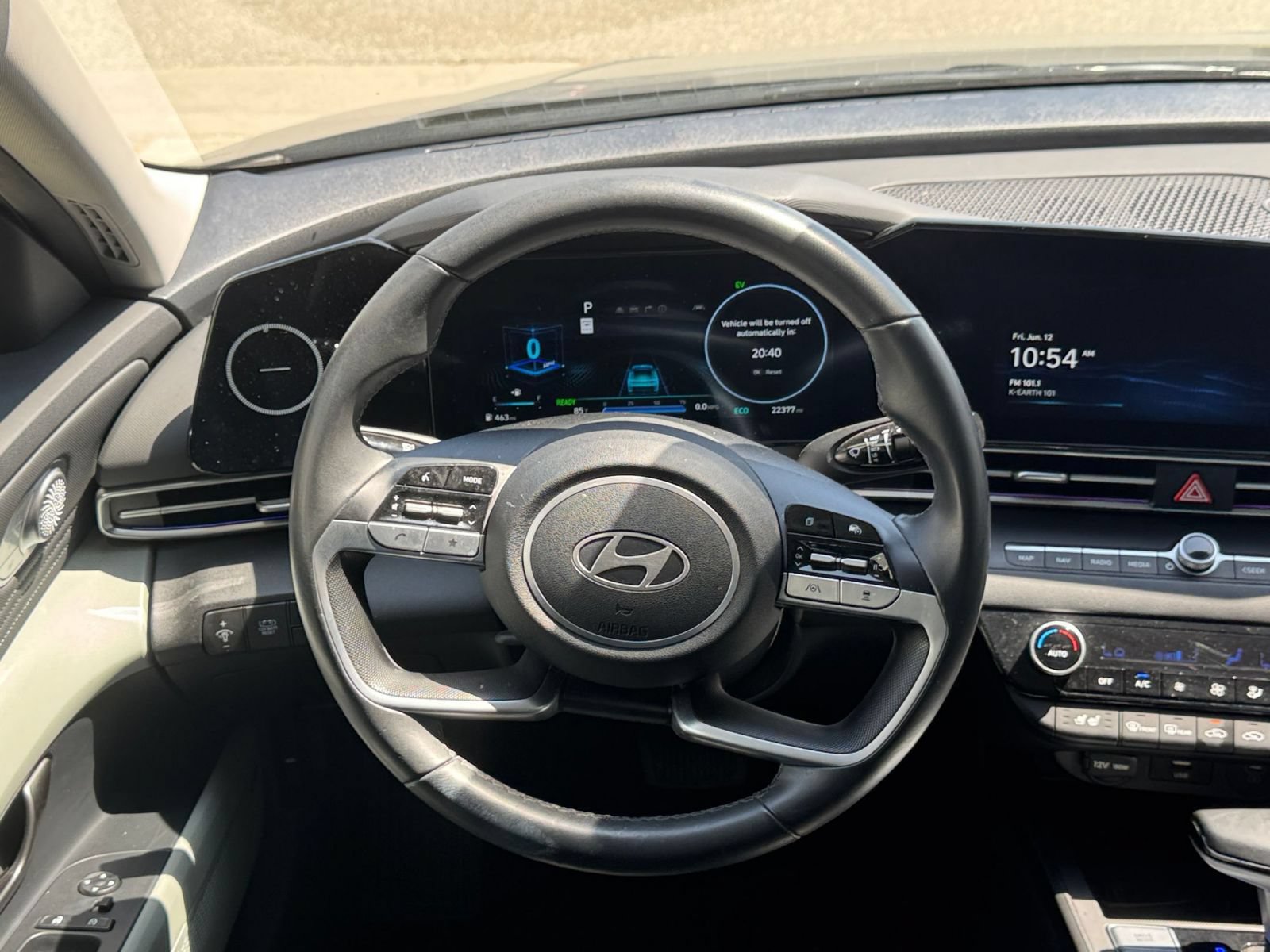 Used 2025 Hyundai Elantra Limited FWD image 30