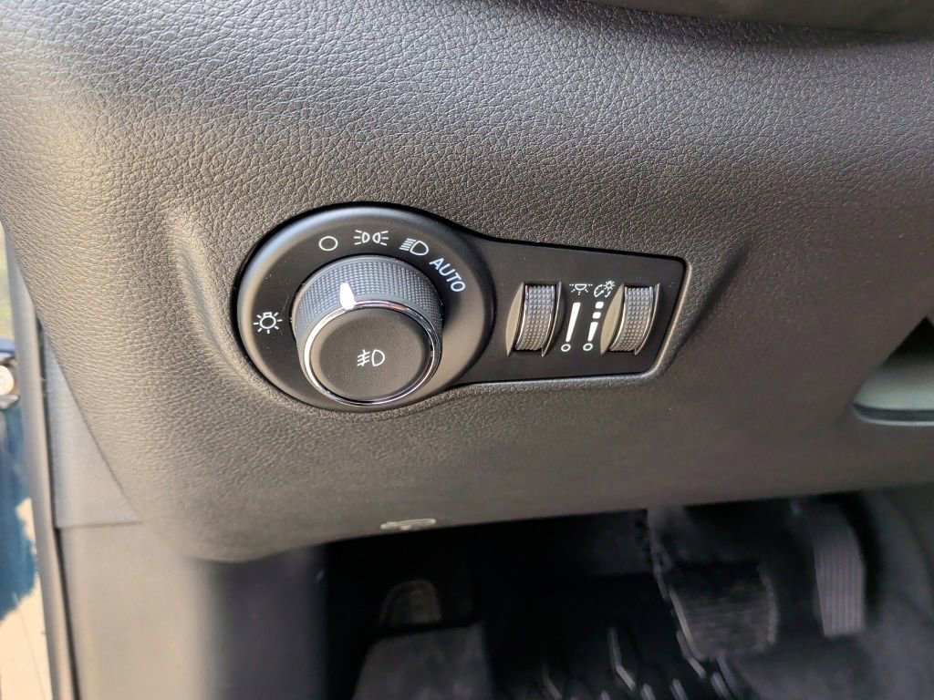 New 2026 Jeep Compass Altitude image 15