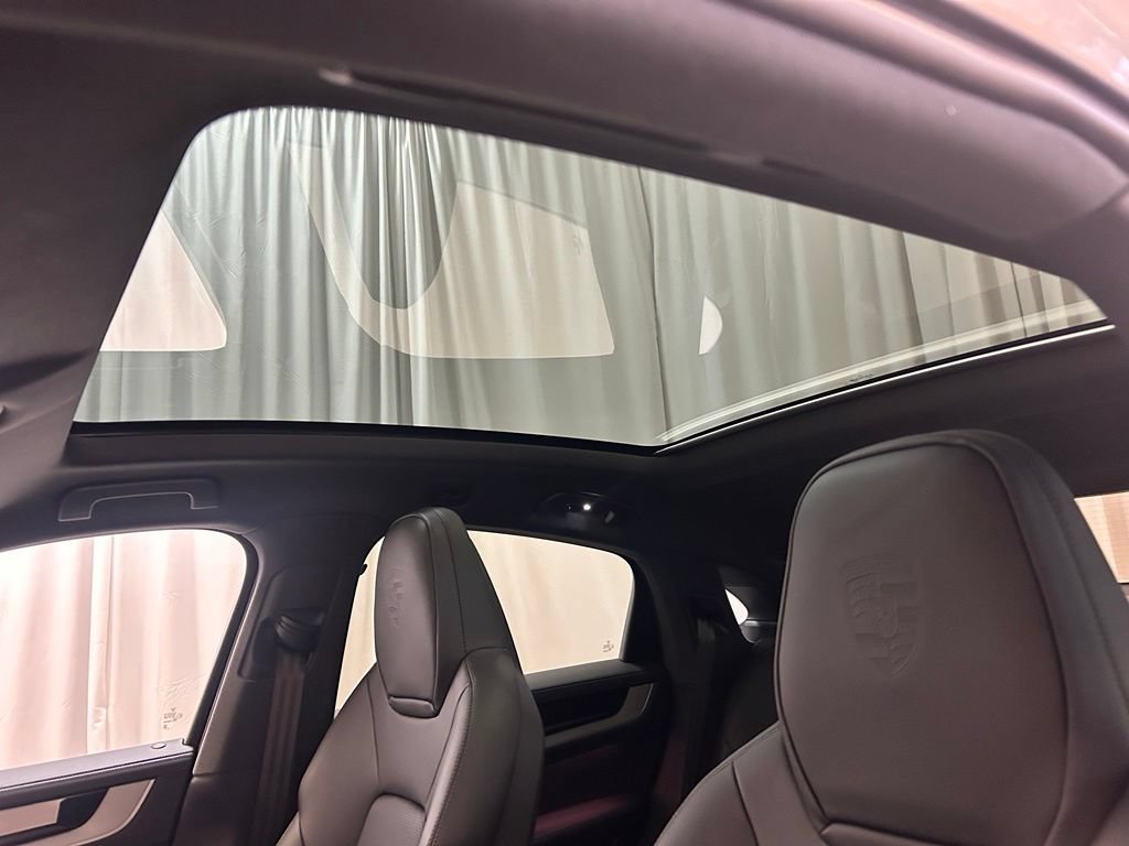 Certified 2026 Porsche Cayenne Coupe AWD/4WD image 22