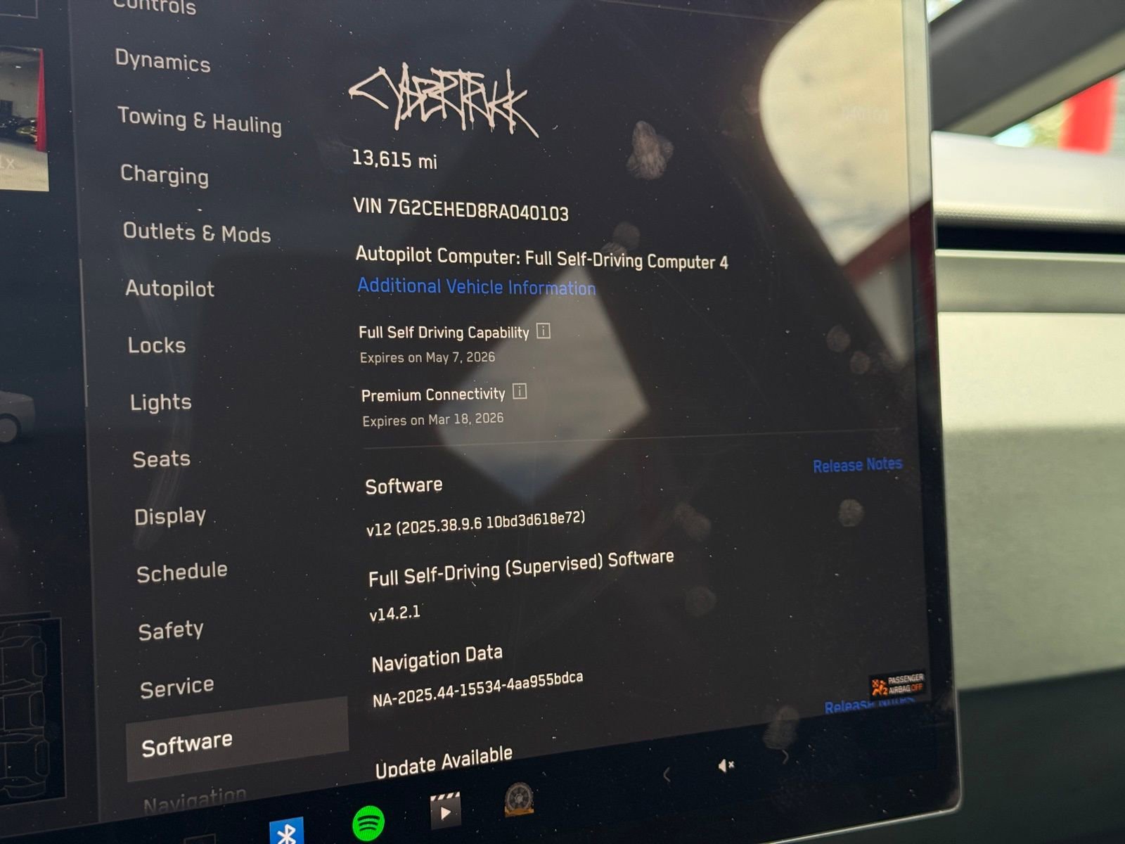 Used 2024 Tesla Cybertruck AWD Crew Cab image 26