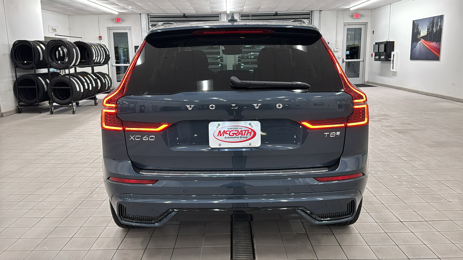 New 2027 Volvo XC60 T8 Plus AWD/4WD image 6