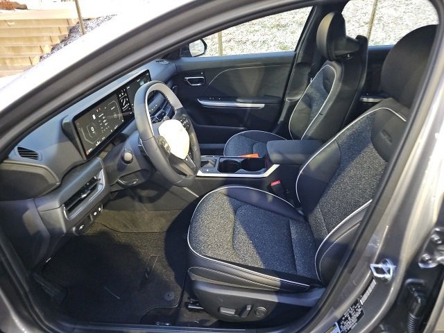 New 2025 Kia K4 GT-Line image 7