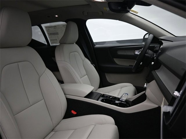 New 2026 Volvo XC40 B5 Plus w/ Protection Package Premier image 34