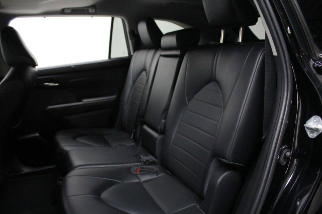 Used 2022 Toyota Highlander XLE image 29