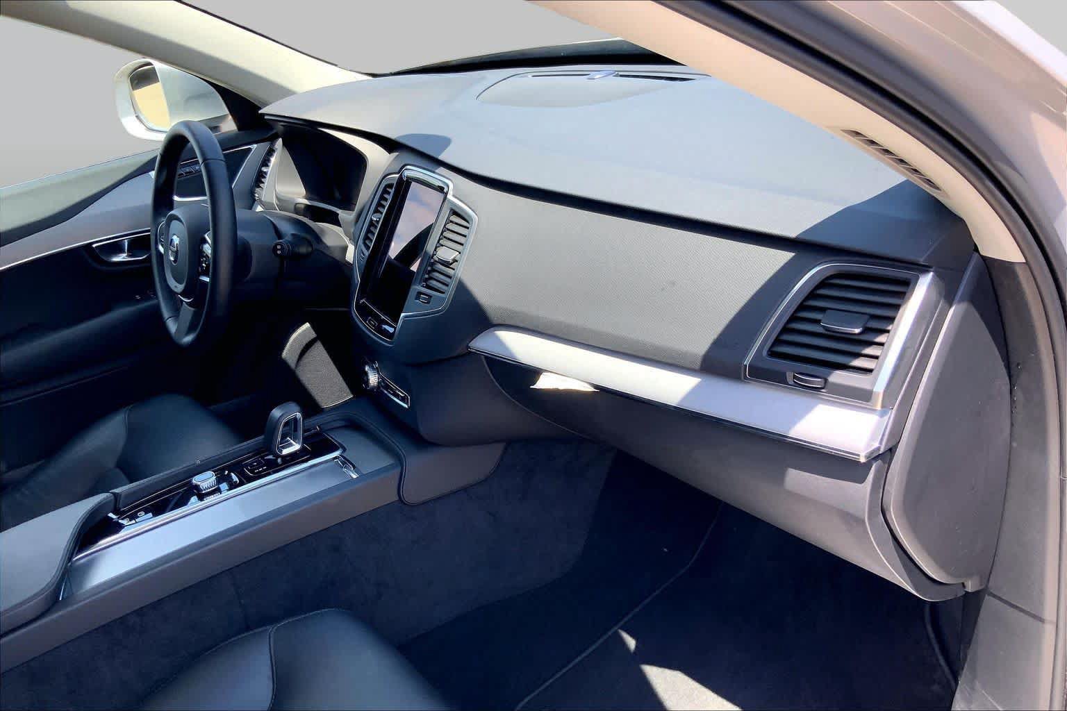 Used 2025 Volvo XC90 B5 Core AWD/4WD image 19