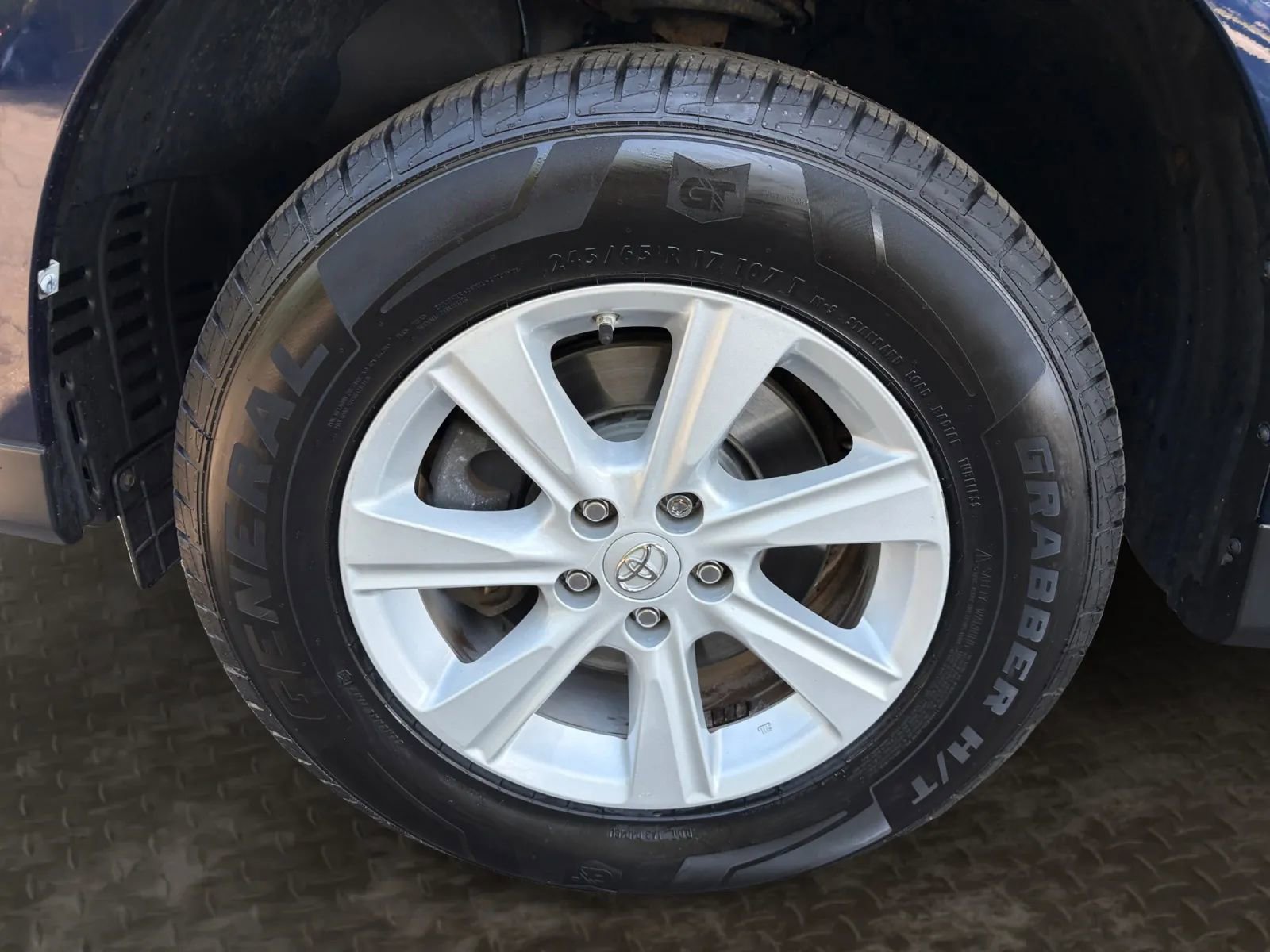 Used 2013 Toyota Highlander 4WD w/ Cold Weather Pkg image 32