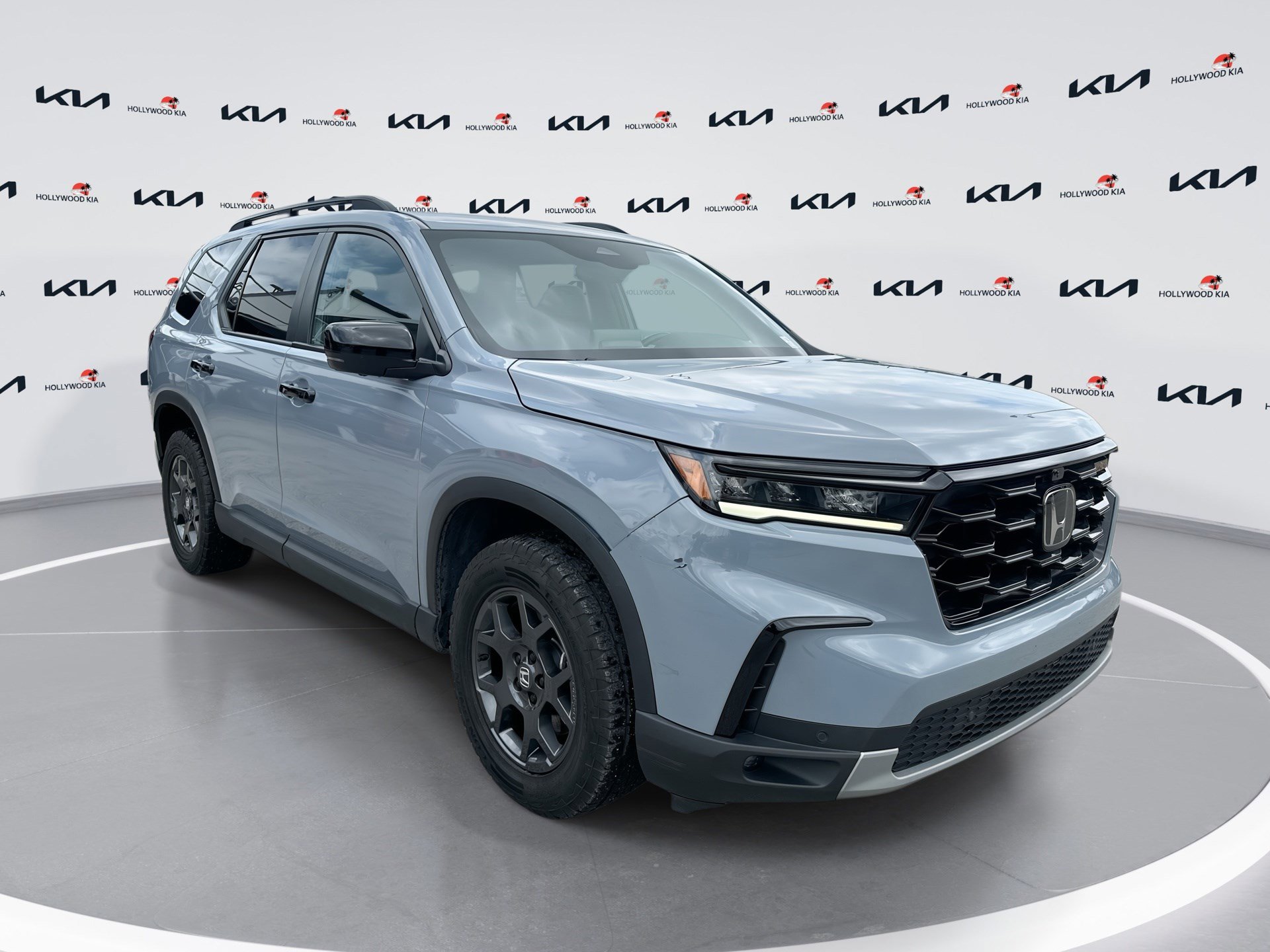 Used 2025 Honda Pilot TrailSport image 1