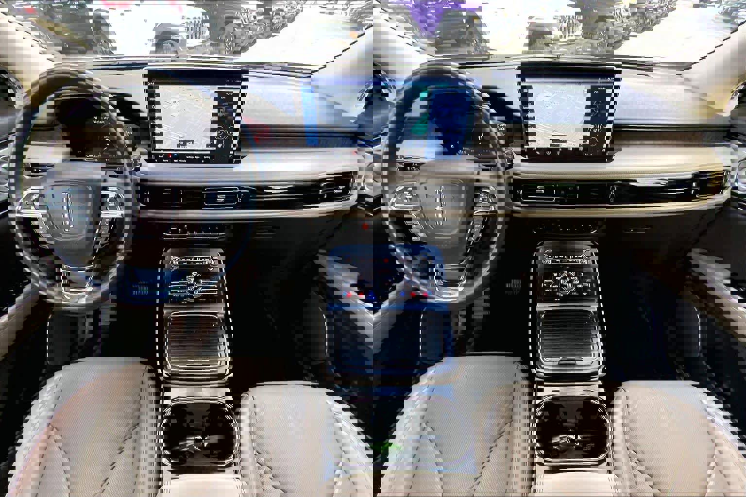 Used 2021 Lincoln Nautilus Reserve w/ Equipment Group 202A image 13