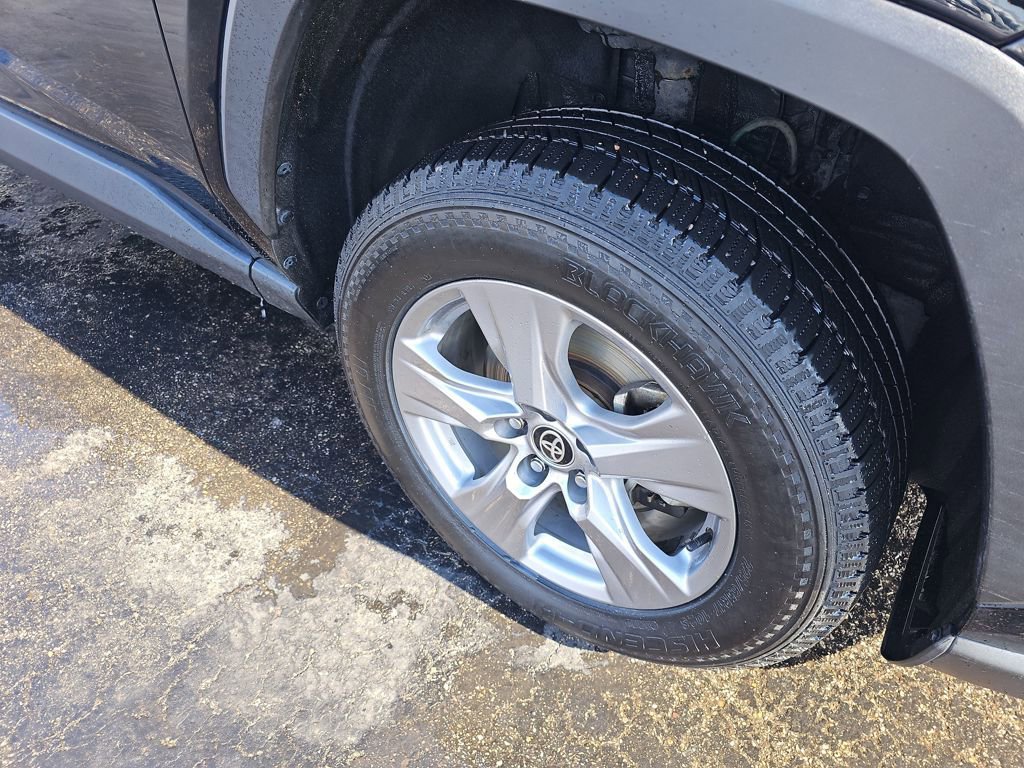 Used 2022 Toyota RAV4 XLE w/ Convenience Package image 12