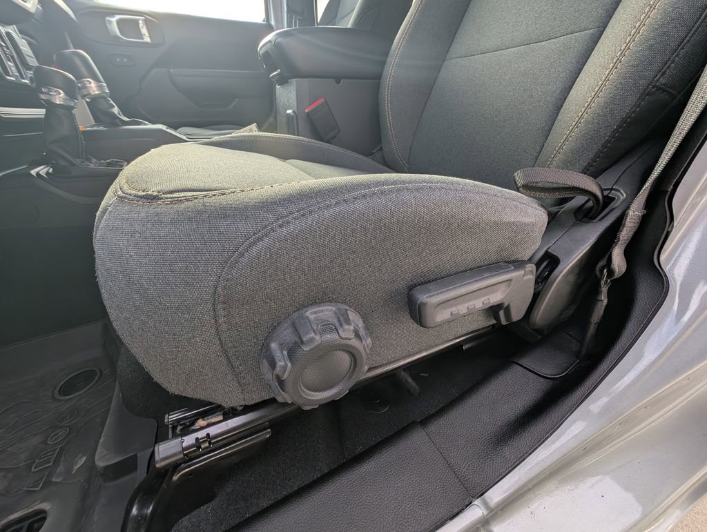 Used 2024 Jeep Wrangler Sport S image 16