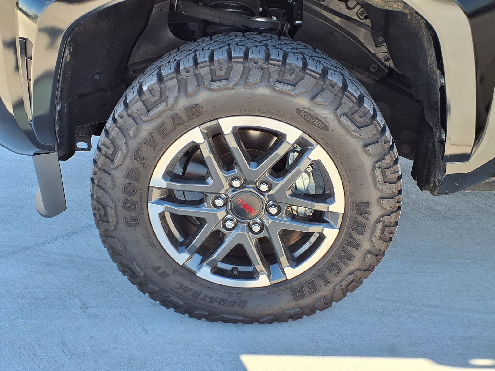 Used 2025 Toyota Tacoma TRD Sport AWD/4WD image 29
