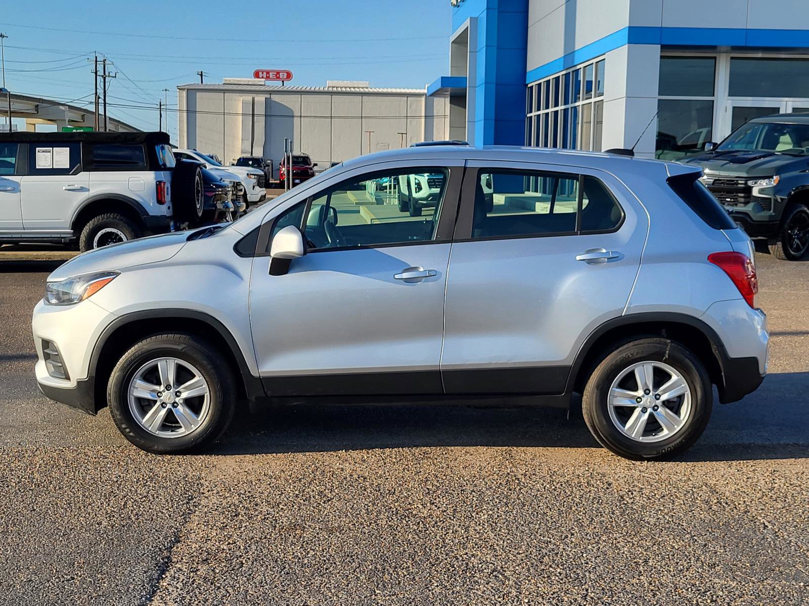 Used 2018 Chevrolet Trax LS image 2