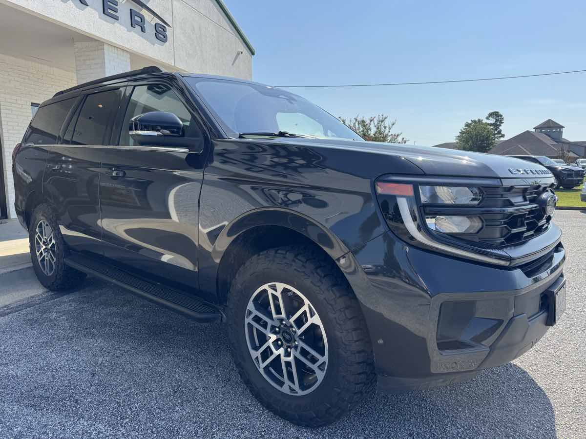 Used 2025 Ford Expedition Active AWD/4WD image 5