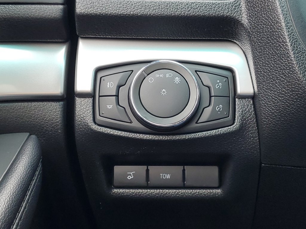 Used 2017 Ford Explorer XLT w/ Equipment Group 202A AWD/4WD image 20
