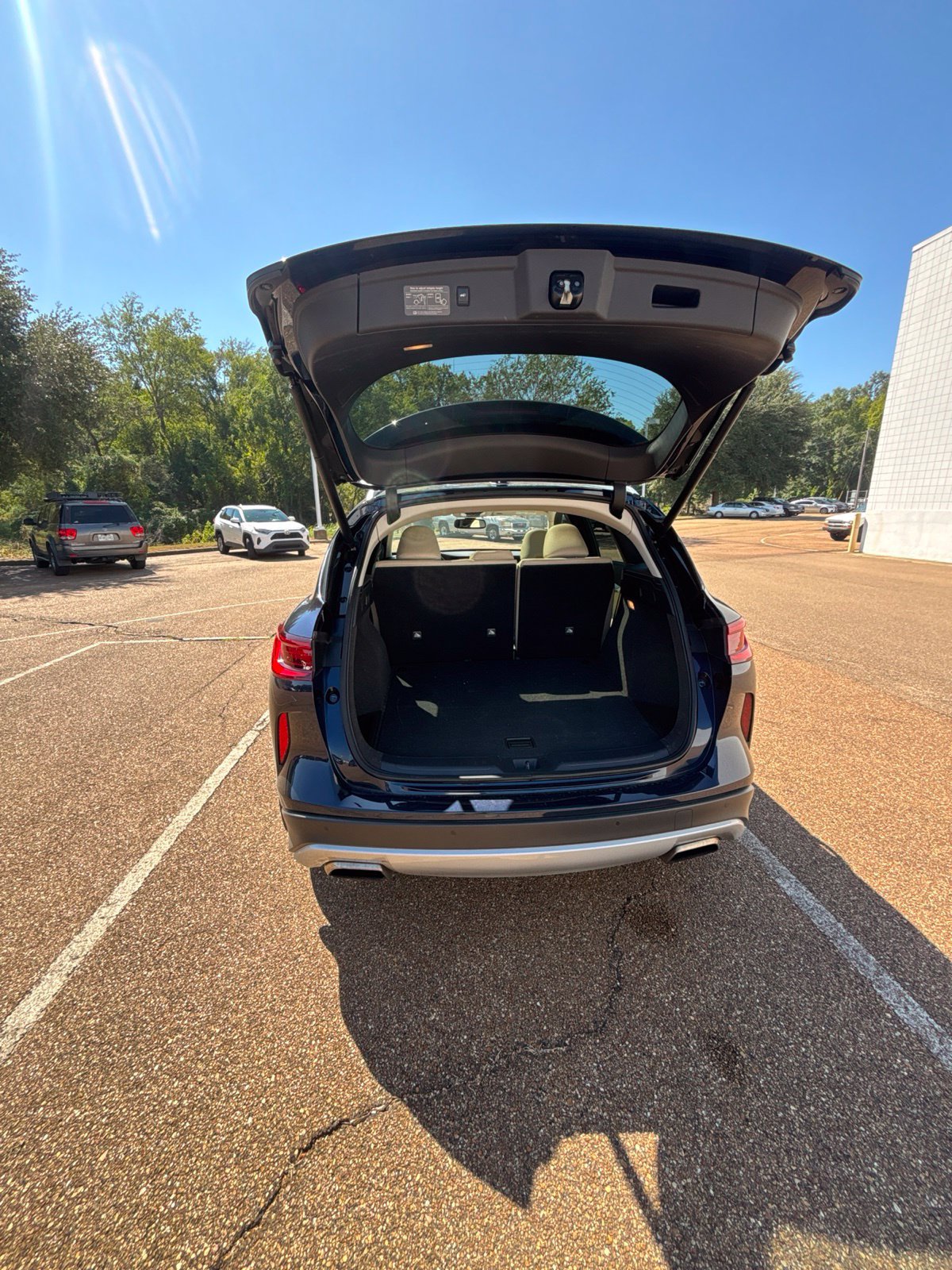 Used 2022 INFINITI QX50 Luxe w/ Cargo Package FWD image 7