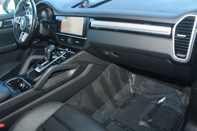 Certified 2023 Porsche Cayenne Platinum Edition image 28