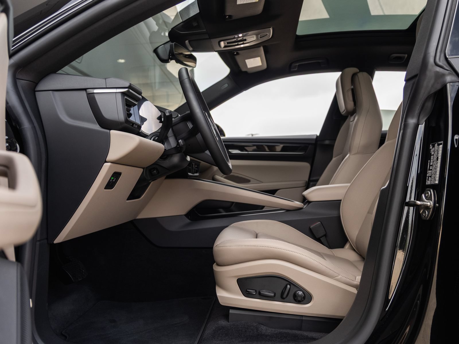 Certified 2025 Porsche Macan Electric RWD image 24