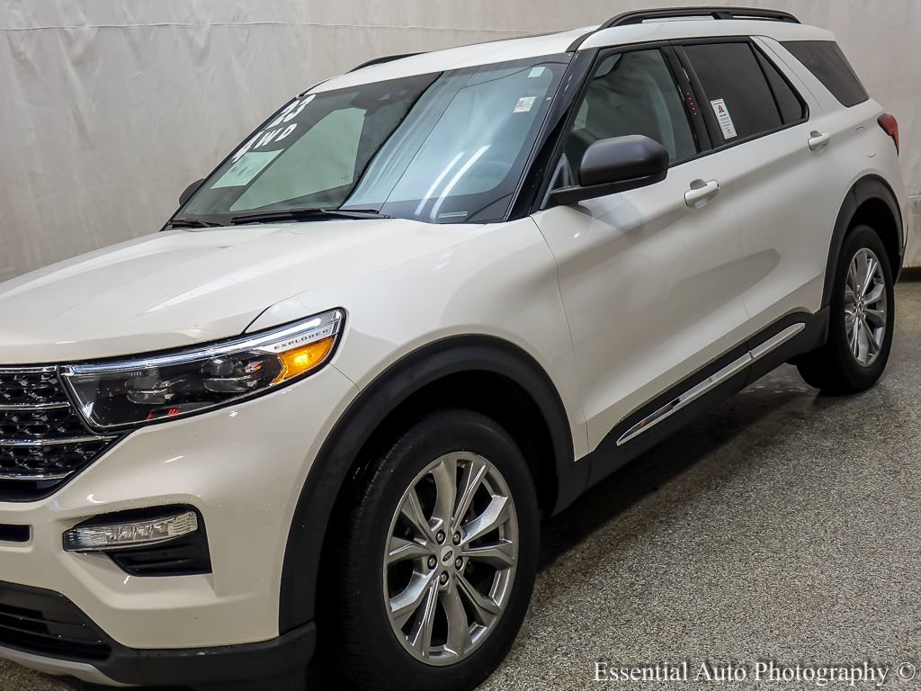 Used 2023 Ford Explorer XLT w/ Equipment Group 202A AWD/4WD image 4