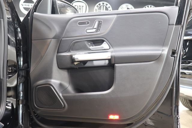 Used 2020 Mercedes-Benz GLB 250 image 22